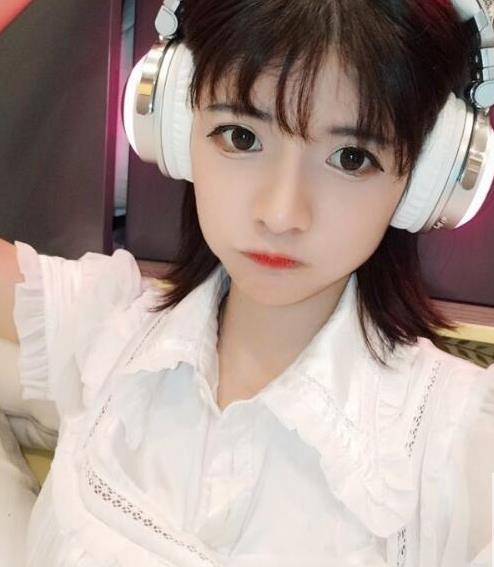 妹子《狗头妹子》呼啦圈口罩26分钟视频在线观看