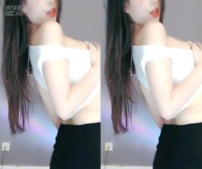 虎牙人气火辣主播《苏樱》一对一直播回放