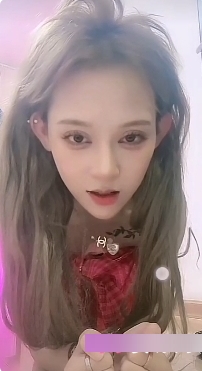 火辣身材美女情难自禁