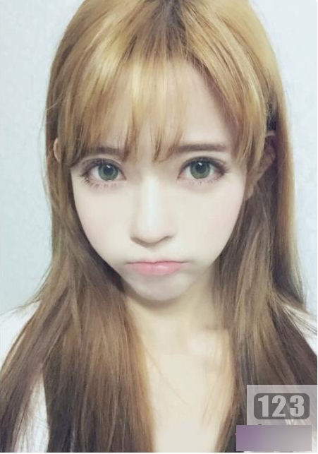 00后新人小萌妹，皮肤娇嫩的能掐出水【1G】