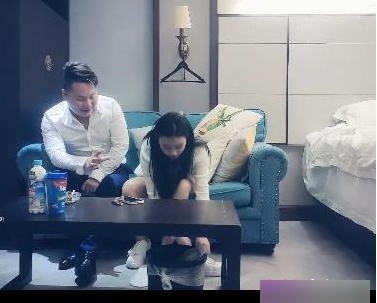 温婉大气芭蕾舞演员（纹身妹）约会油腻大叔视频被曝光