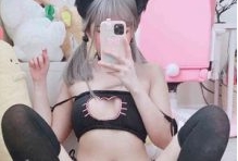 《绯红小猫》高颜值主播作品合集，让你沉醉斗鱼的人气之选！