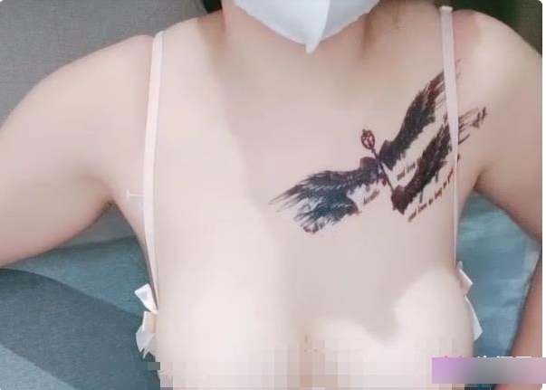 网红主播直播童颜巨峰