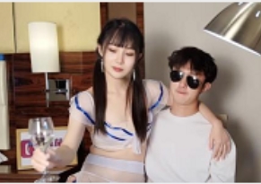 性感女导游主动与游客发生关系，推销纪念品