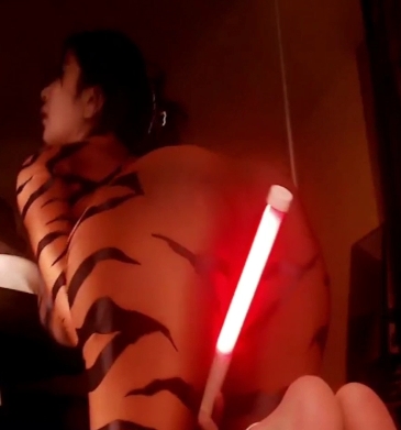 付费定制的紧身衣，透过上帝视角的光棒磨B，1V+586M，百度盘中的商品