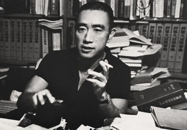 三岛由纪夫的小说《假面自白》