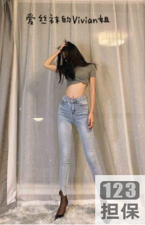 性感厨娘爱丝袜的Vivian姐