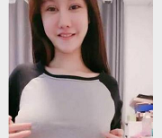 绝色女神耶耶奶新作品视频，魔鬼身材大长腿软妹子颜值出镜