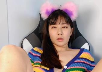 OnlyFansS女神自拍视频8V-2.8G，岛国姐姐和洋男友直播特写用嘴