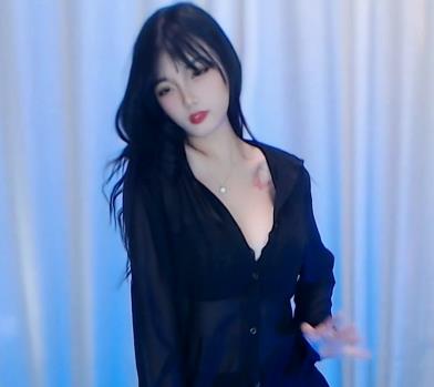 网易精选美女梦甜T衣舞视频，时长9分钟，1V-517M