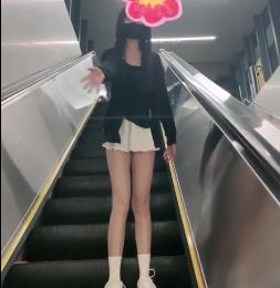 超A完美身材嫩妹Luna000室外多场景打野视频21分钟936M