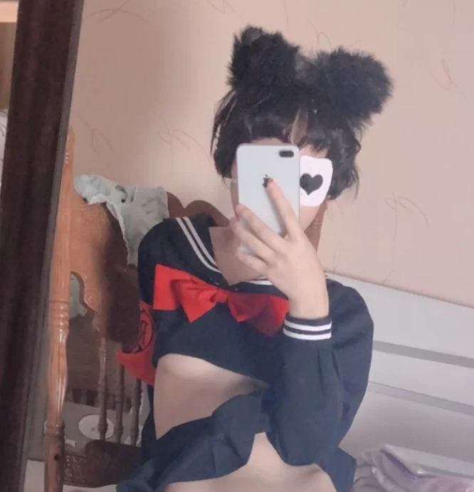 下载《[自行打包]推特小结巴[N+5.26GB][百度盘]》这部视频，享受小结巴带给你的精彩内容吧！