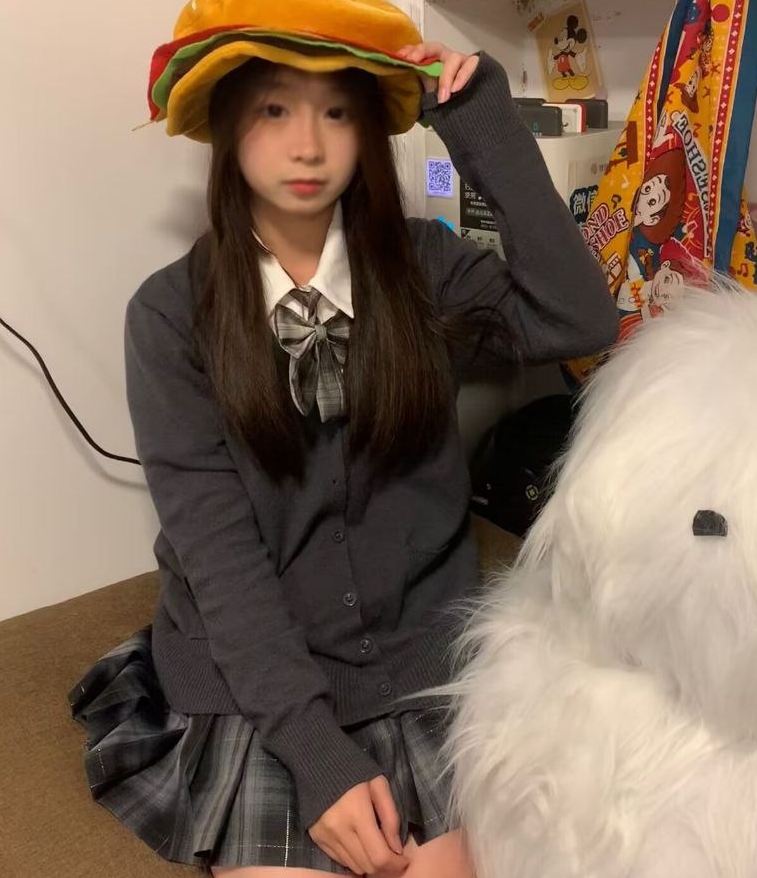 “[转载搬运]全网独一份的超可爱高中生嫩妹，26.3分钟视频，15张图片，17个视频”