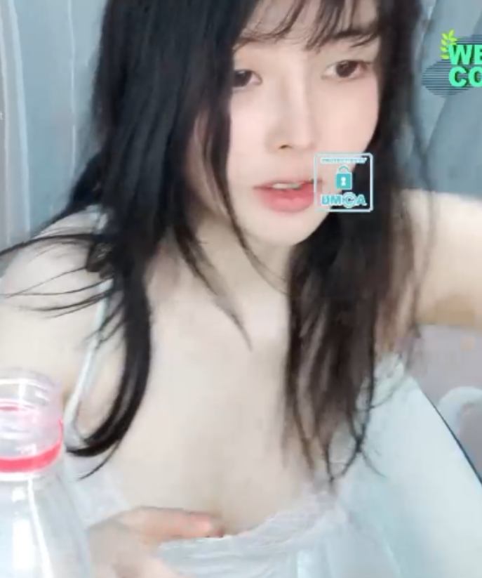 Sweet-QiQi：32v44.8g，性感直播视频大放送