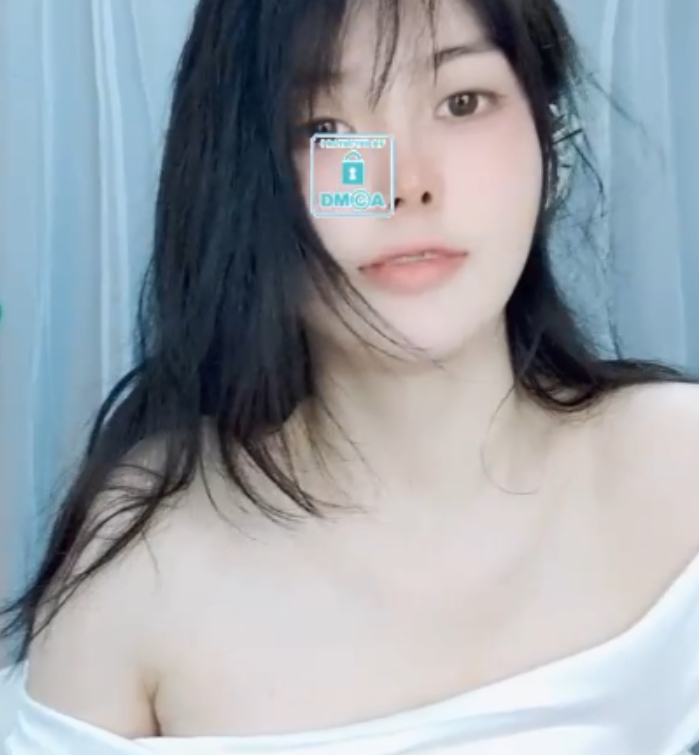 Sweet-QiQi：32v44.8g，性感直播视频大放送