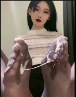 抖音风帽红框挑战视频合集，21个视频4.4G，火爆更新，秀腿校园剪辑打包