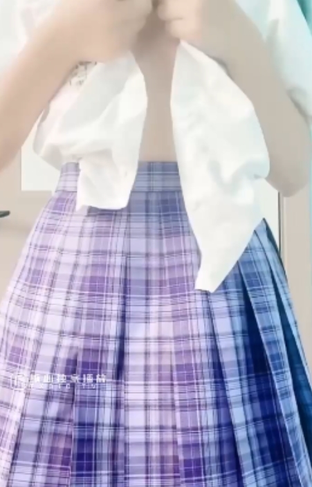 JK嫩妹椅上放飞自我1V+158MB百度盘