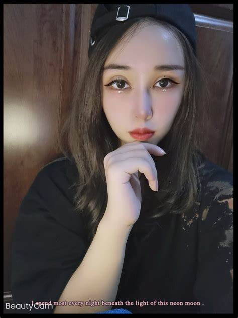 草莓味软糖美少女主播，高颜值高中生，青纯性感直播秀视频多