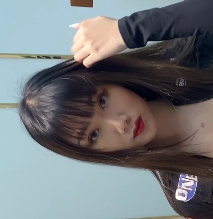 美女穿着紧身裤展示完美身材