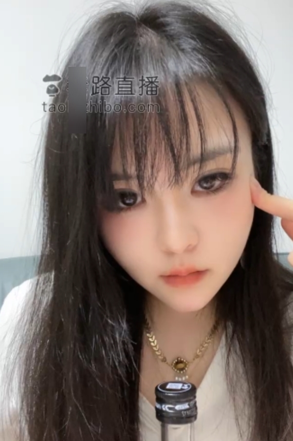 女王马伊璃模拟踩踏指教视频集锦