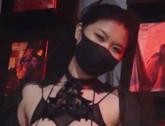 Nina自拍1V-1G，挑战寸止36期地狱洋馆，车衣道具秀精彩表演下载观看