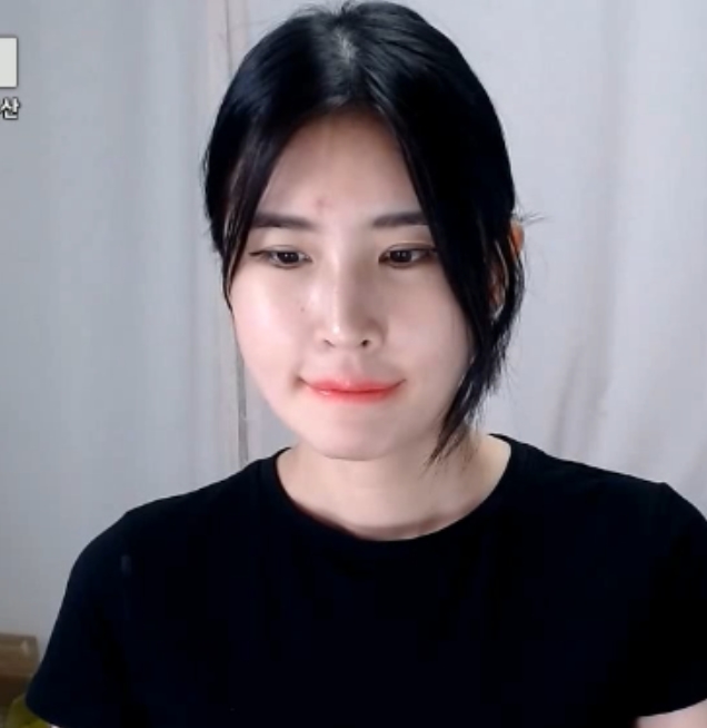 韩国主播ekgp：H级丰乳胖臀御姐甩奶，17.4GG高清按摩视频