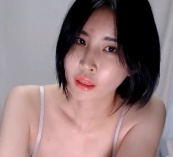 韩国主播ekgp：H级丰乳胖臀御姐甩奶，17.4GG高清按摩视频