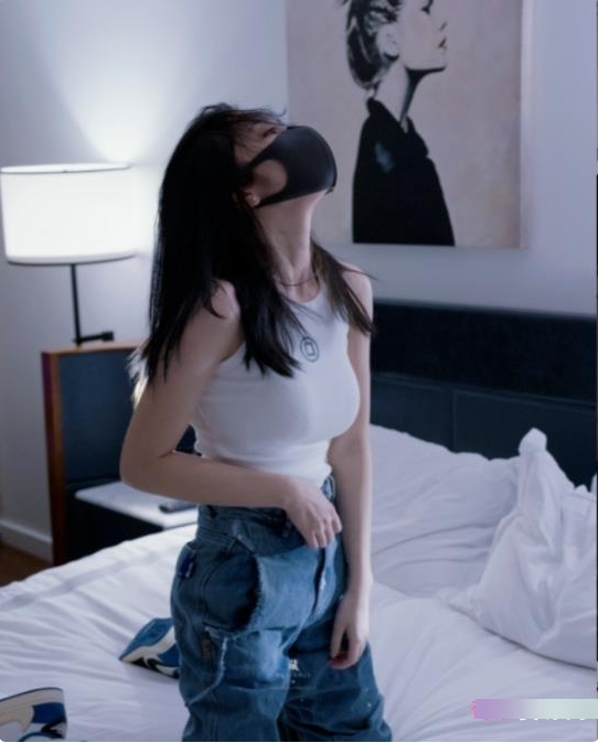 《虎牙超人气玩偶姐姐最新私拍有尺度合集》