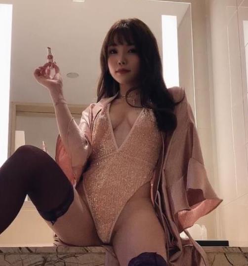 2021推掏桁人芝芝body街拍合集：时尚风采大揭秘