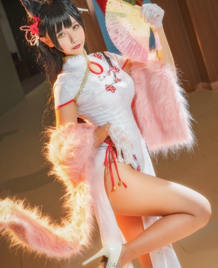 Momoko葵葵COS合集：43套作品7.4G，绝美女主尺度大！