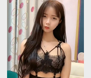 温柔苗自拍定制视频合集，182V555M，烧得一批身材舞蹈天赋，素颜加特林