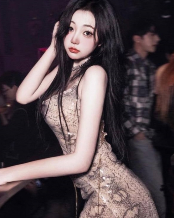 文森特：优质反差媚黑银婊，私拍暴力三人游，黑人抱起来怜香惜玉玩