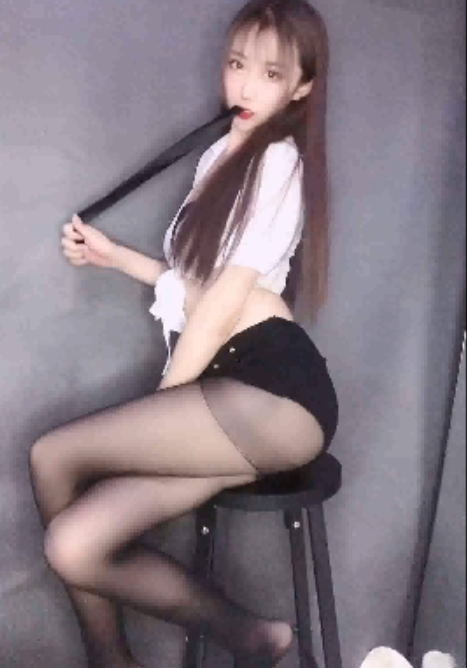 戴小妮土豪万元定制视频曝光！三点尽露，快手重磅47V，3.91G大片曝光！