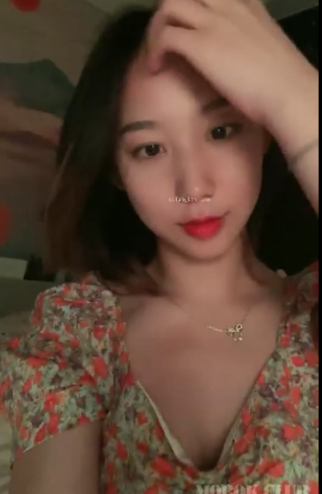 青春无限，可爱学生妹子撩骚闺房，叔叔检查身体850m视频