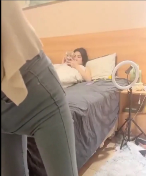 神秘高颜值闺蜜双人游戏视频1v+918m，无屏障输出，解压密码方式轻松获取！