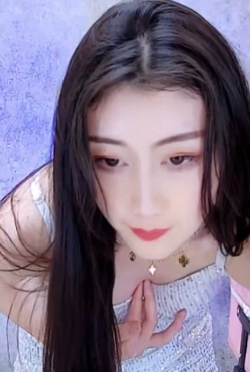 虎牙土豪定制26v3.8g：李遇安展示游戏技巧，收藏量飙升！