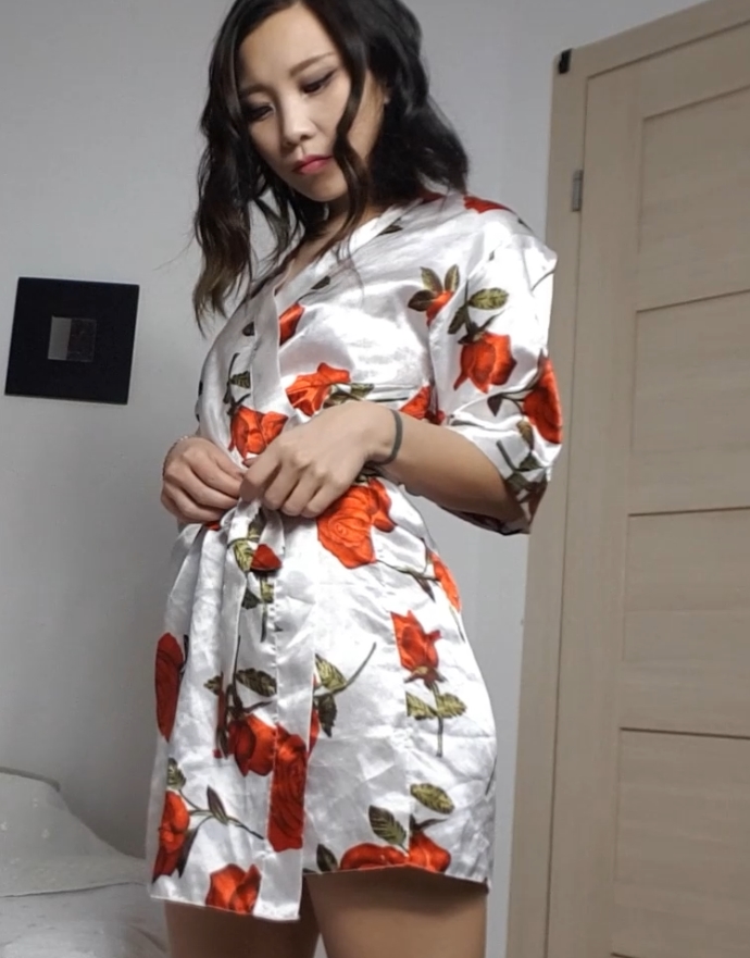 根据您提供的内容，为该商品取一个亚裔妹子AikoDollAsianDreamX/Aikomoe第四弹视频合集，50部，82.72G，百度盘分割打包，手机解压，防和谐