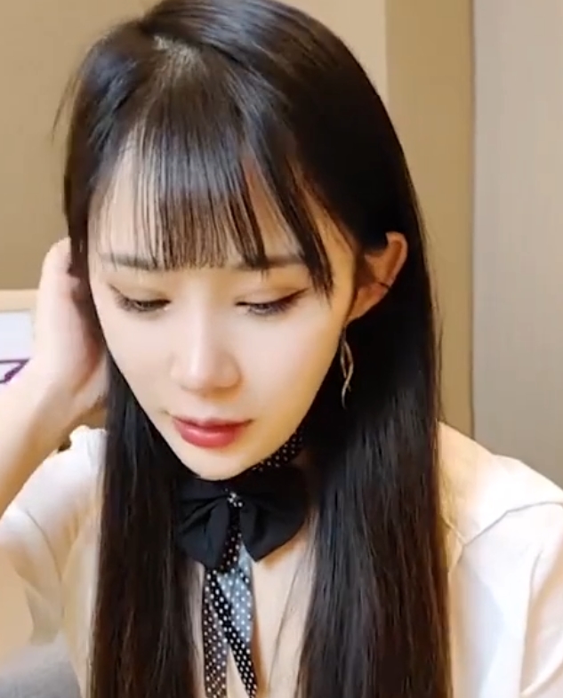 富豪学生帮助实习美女老师糖糖解决欠款困境，温暖心灵