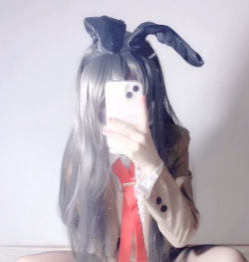 反差小妹子小灵酱：3.8G视频收藏量惊人