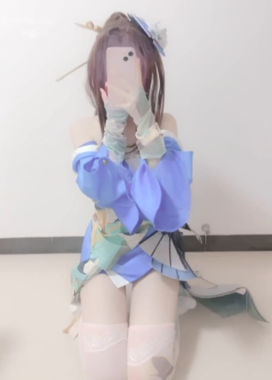 反差小妹子小灵酱：3.8G视频收藏量惊人