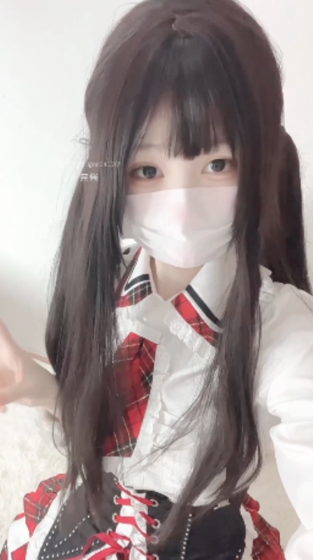 反差小妹子小灵酱：3.8G视频收藏量惊人