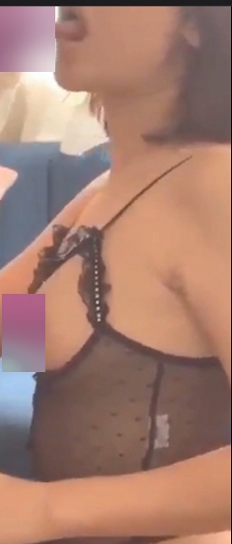 展示了自己健康、自信、积极的生活态度，同时也让更多人了解到健身的乐趣和意义。如果你也想像莉莉一样拥有健康的身体和积极的心态，不妨来观看她的自拍作品小合集，一起感受健身之美吧！