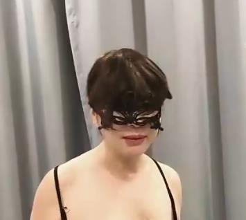 广西表弟带表姐找非洲小弟玩~1V1.8G：老女人与小黑的冒险之旅