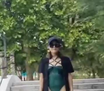 快手甜美小气质夫妇最新合集2V1.9G，户外自拍与酒店互动