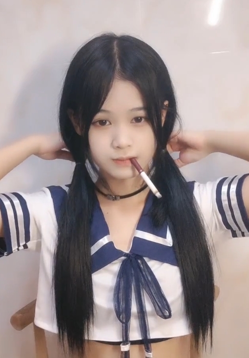 清秀可爱的嫩妹表演，水花狂喷V3+3.5G视频