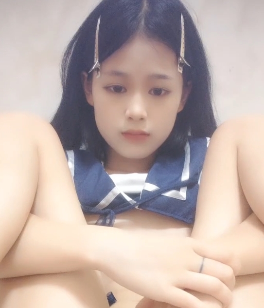 清秀可爱的嫩妹表演，水花狂喷V3+3.5G视频