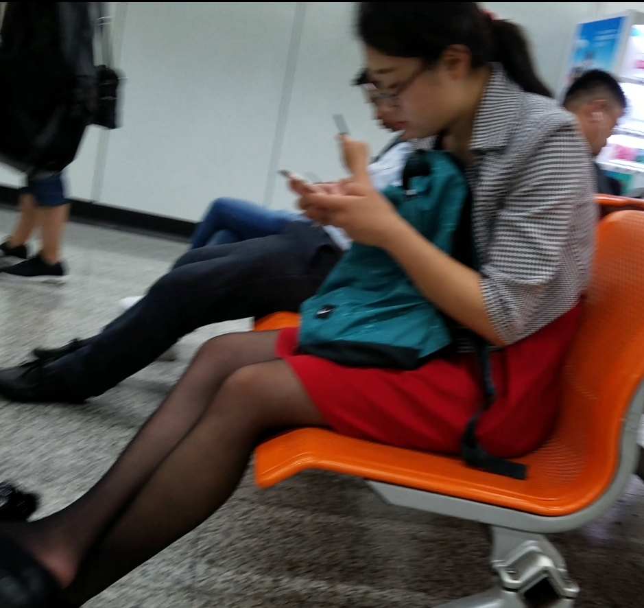 “小李街拍车站合集：11个时尚视频，19.8G精彩下载”