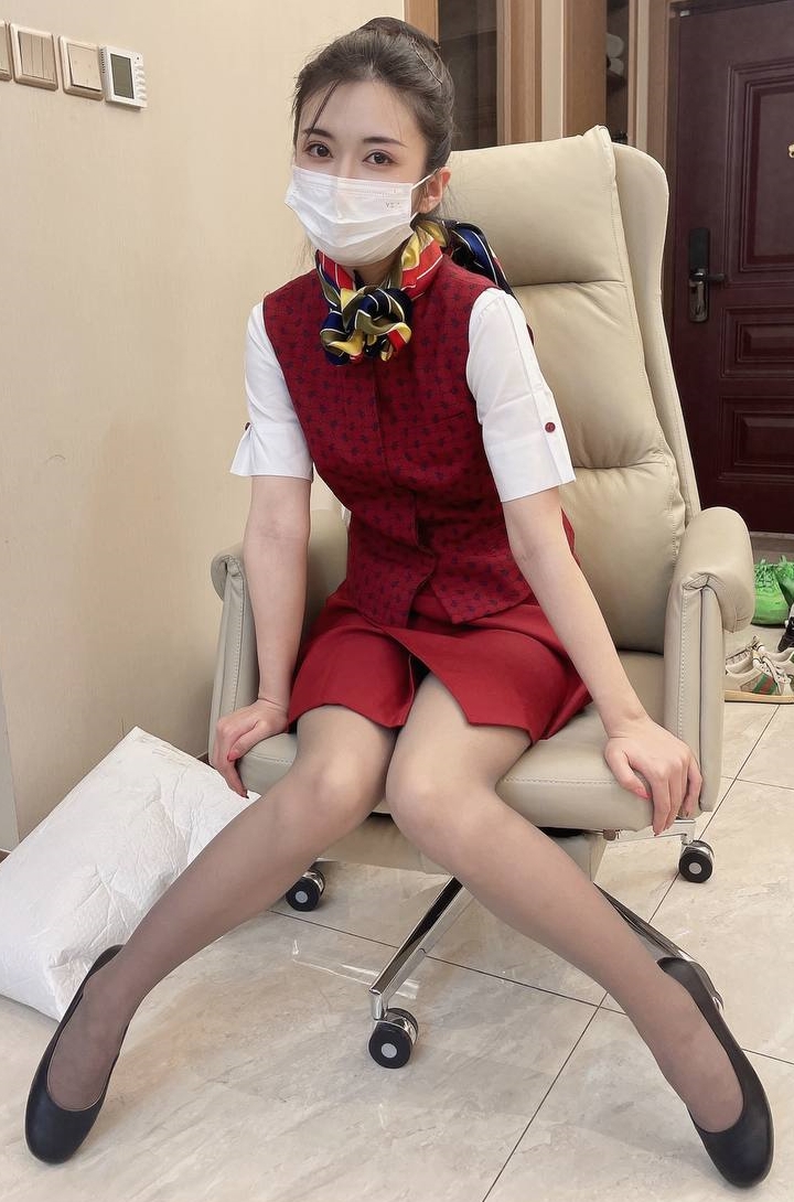 转载推特大神海盗船长终极反差指教美丽空姐最新合集147V12G,精彩视频下载