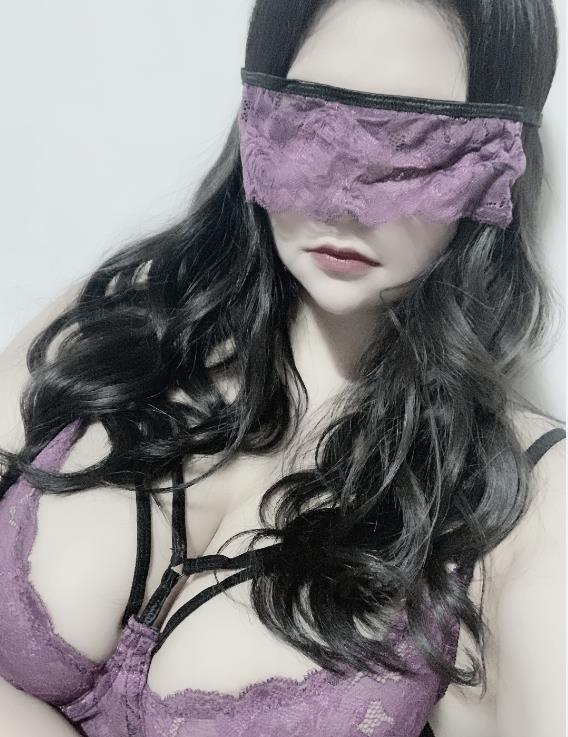 坦克美女巨巨最新合集33V1.5G，推特博主秀车头灯