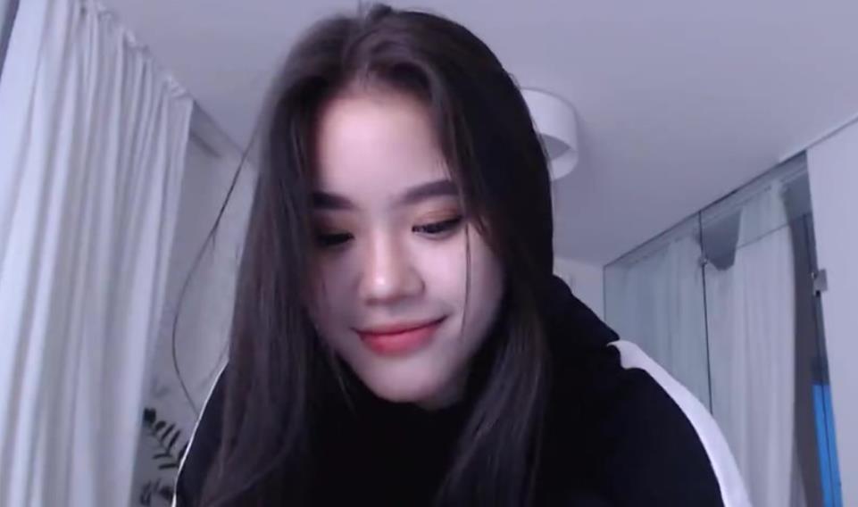 国际CB站li_chang眼镜娘7V1.27G超敏感直播合集